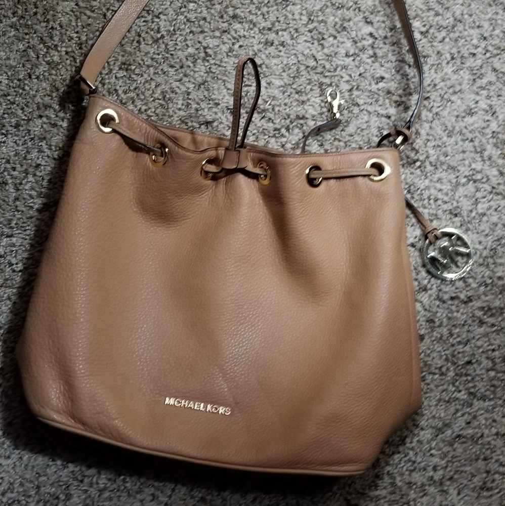 Michael Kors Bucket Bag